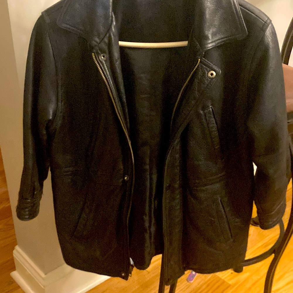 Boys small leather jacket ( 6-8 ) sleeve length 16 in.